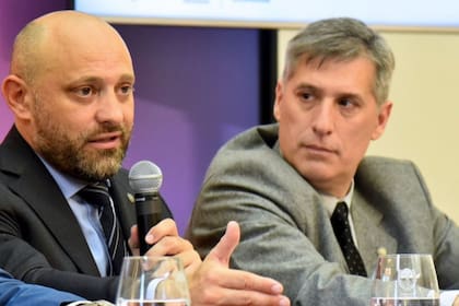 Los ministros de Desarrollo Productivo, Gustavo Puccini, y de Economía, Pablo Olivares, de Santa Fe; la empresa china se reunió con Puccini
