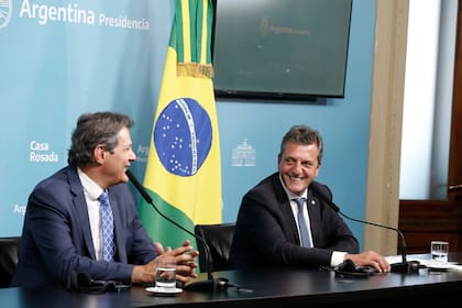 Los ministros de economia de Brasil Fernando Haddad y de Argentina Sergio Massa, ofrecen una conferencia de prensa enle marco de la visita de Lula como presidente en ejercicio.
