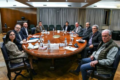 Los ministros Guzmán, Kulfas y Moroni reunidos esta noche con empresarios y sindicalistas