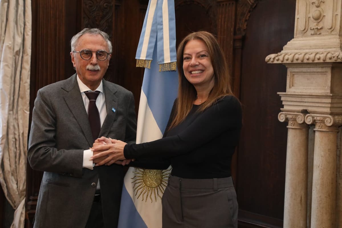 Los ministros Mario Lugones, de Salud, y Sandra Pettovello, de Capital Humano, antes de la marcha federal