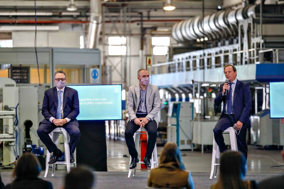 Los ministros Matías Kulfas y Martín Guzmán en la empresa Zanniello de Pilar