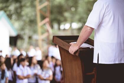 Los ministros y no ministros con vocaciones y ocupaciones religiosas pueden entrar a EE. UU. temporalmente con el propósito de realizar trabajo religioso