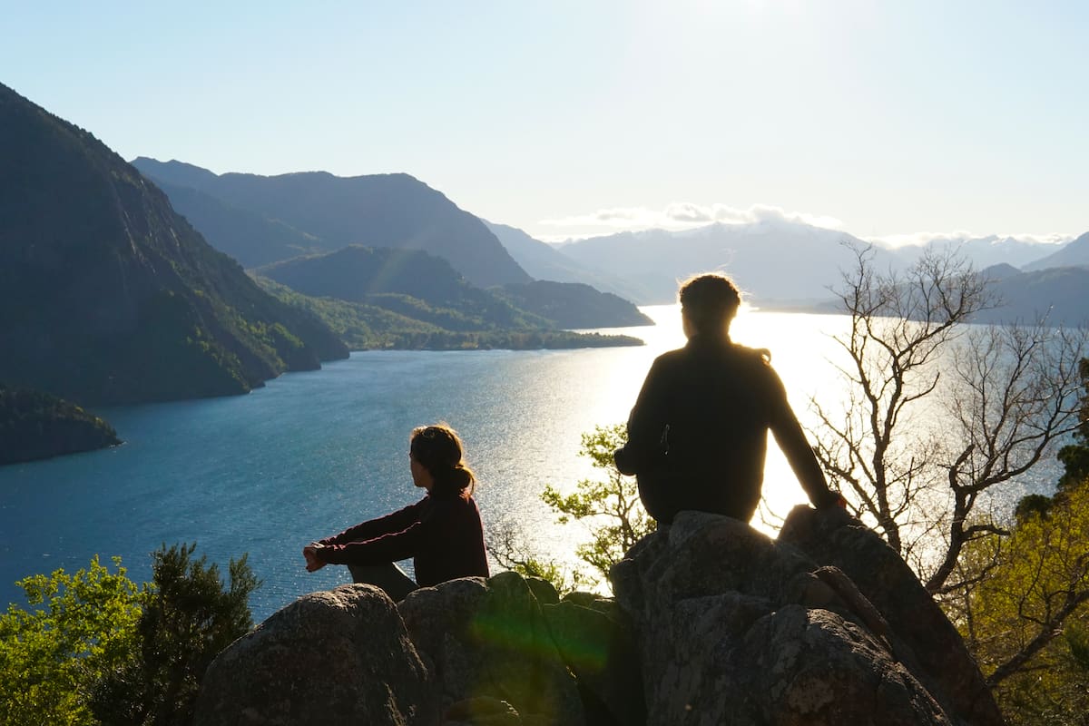 Los miradores de San Martín de los Andes ofrecen vistas panorámicas inigualables, con el Lago Lácar como protagonista absoluto