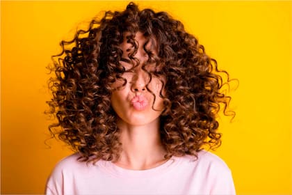 Los misterios de cómo cortar el pelo rizado