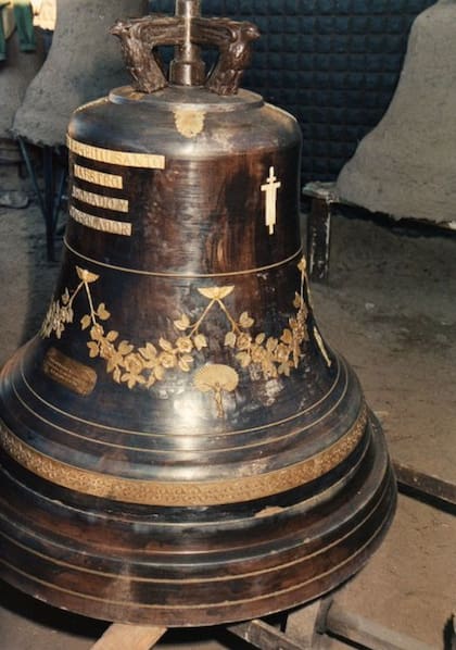 Los moldes de las campanas se realizan primero en cera.