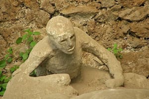 Los moldes de yeso hechos sobre los huecos que los cuerpos de los pompeyanos muertos dejaron en la ceniza petrificada se empezaron a realizar cuando las excavaciones pasaron a ser parte del Reino de Italia