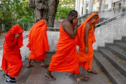 Los monjes permanecen detenidos a la espera de la condena.