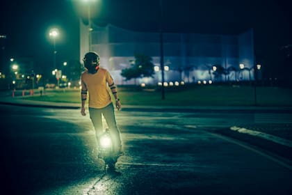 Los monociclos suelen basarse en una tecnología de autoequilibrio para acelerar o frenar a partir de los movimientos del cuerpo