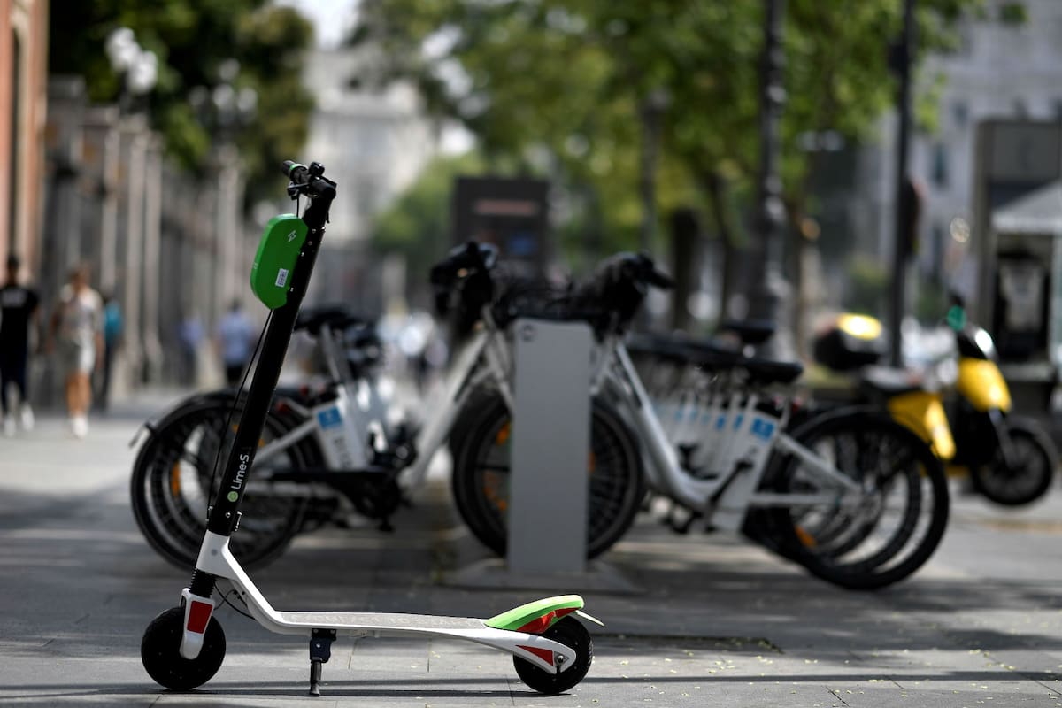 Los monopatines eléctricos ya se codean con las bicicletas, motos y otros vehículos de dos ruedas
