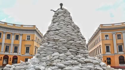 Los monumentos fueron protegidos en Odesa ante una incursión de tropas rusas