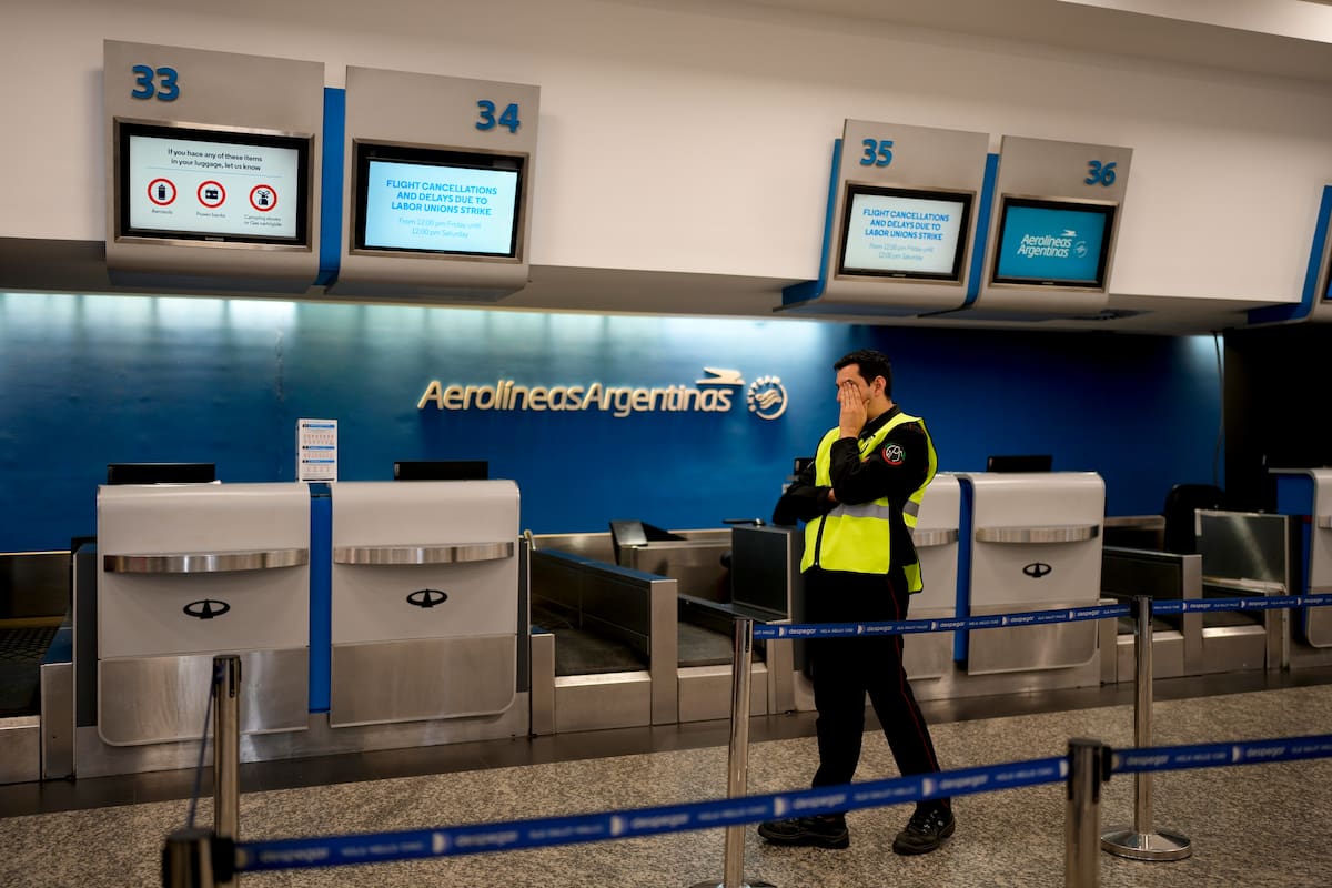 Los mostradores de Aerolíneas, vacíos durante una de las jornadas de paro