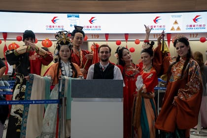 Los mostradores del Check-in también se llenaron de detalles y ambientación china.