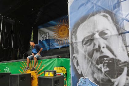 Los motivos de la protesta esgrimidos por Moyano son el rechazo a las reformas laboral y previsional, al cambio en el convenio colectivo de camioneros, al ajuste fiscal y a los despidos