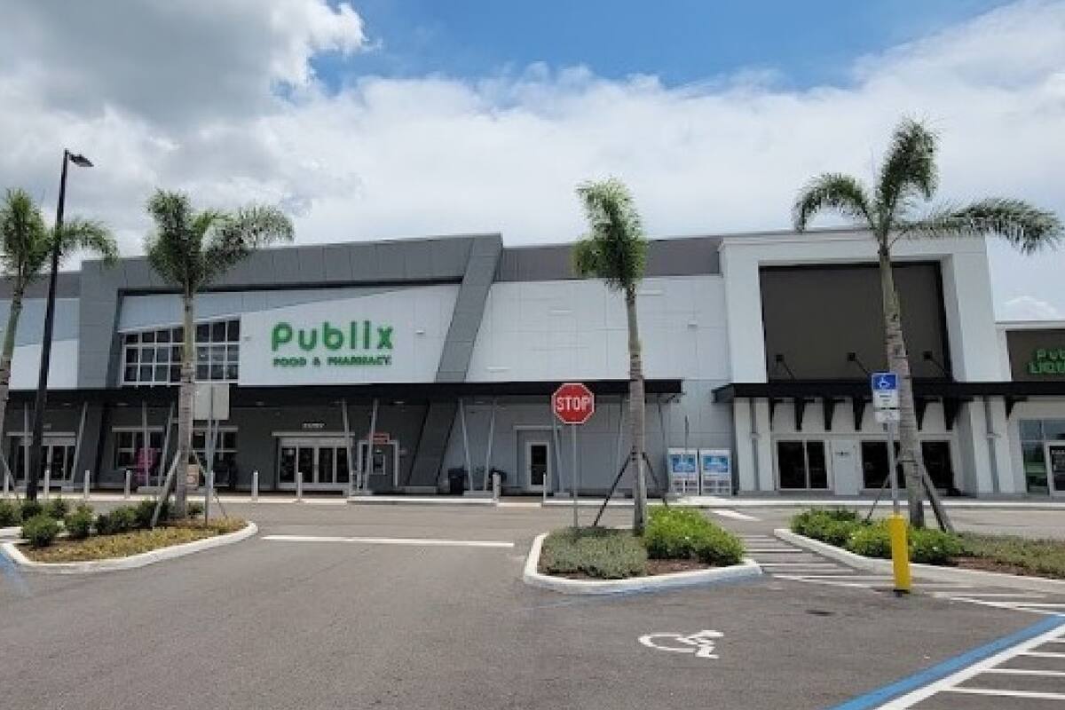 Los motivos por los cuales este Publix cerca de Orlando tiene en su estacionamiento un cementerio