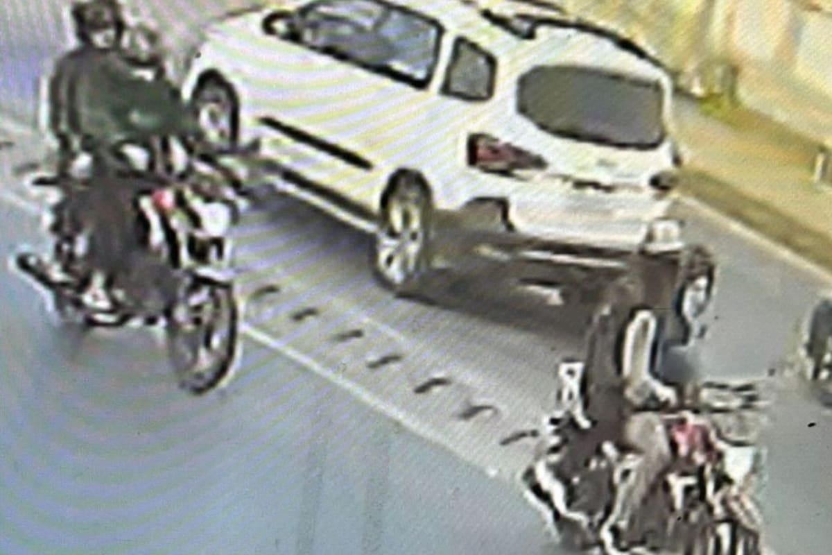 Los motochorros quedaron registrados por cámaras de seguridad
