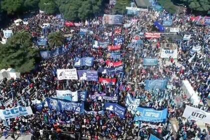 Los movimientos sociales que integran la UTEP se movilizaron en el Día del Trabajador