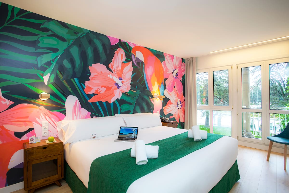 Los murales botánicos pintados a mano están muy de moda