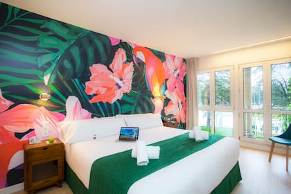 Los murales botánicos pintados a mano están muy de moda