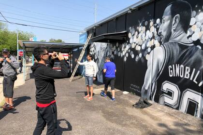 Los murales de Manu en San Antonio, que honrará a Manu