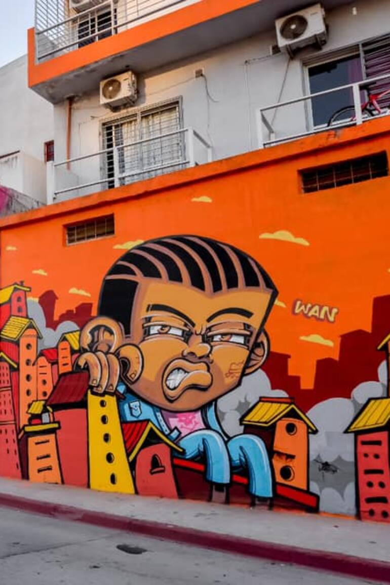 Los murales le dan color a la zona del río Suquía, que hasta hace unos meses eran un basural