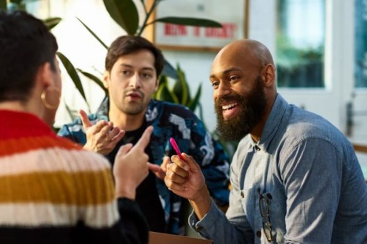 Los narcisistas encubiertos son más sutiles que los abiertos y confían en su capacidad para acercarse a ti, solo para tratar de manipularte.