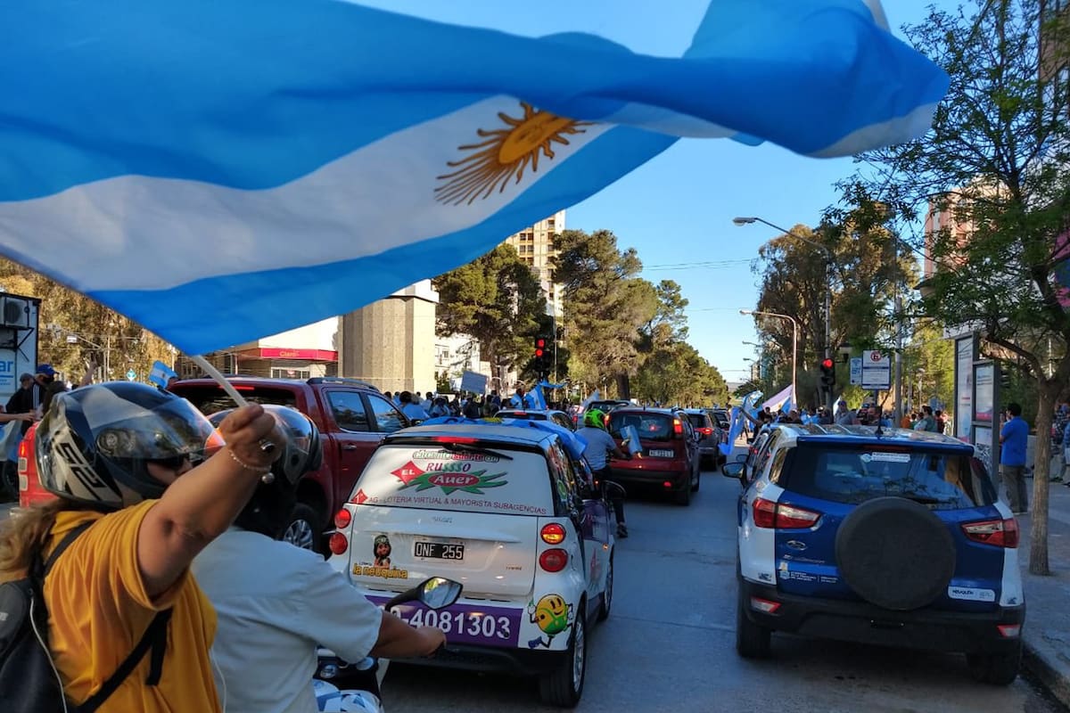 Los neuquinos salieron a las calles, a pesar de que el gobierno de esa provincia no lo permitió