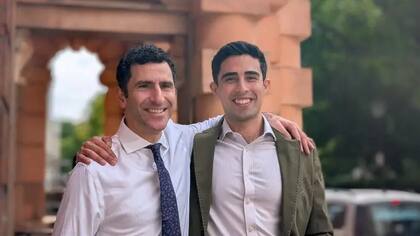 Los neurocirujanos Hani Marcus y Danyal Khan realizaron la operación en el Hospital Nacional de Neurología y Neurocirugía