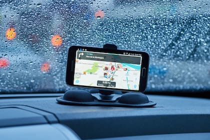 Los neurólogos alertan acerca del uso excesivo de herramientas de manejo guiado por GPS como Google Maps o Waze