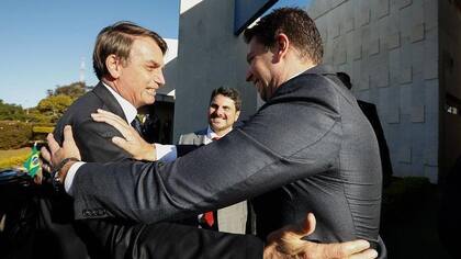 Los nexos del exdirector de la ABIN, Alexandre Ramagem, con el expresidente Bolsonaro lo convierten en el principal sospechoso para las autoridades.