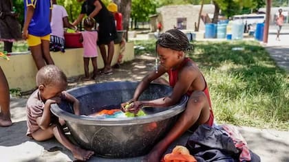 Los niños de Cité Soleil, en Puerto Príncipe, se han ido a vivir a refugios escapando de la violencia.