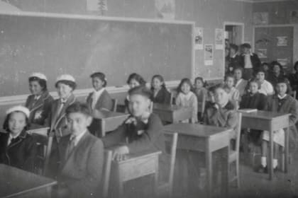 Los niños eran castigados si hablaban en su idioma nativo