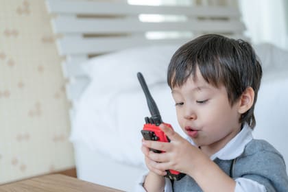 Los niños geminianos se divertirán con un walkie-talkie