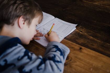 Los niños nacidos mediante parto inducido pueden tener calificaciones más bajas en la escuela, según un estudio