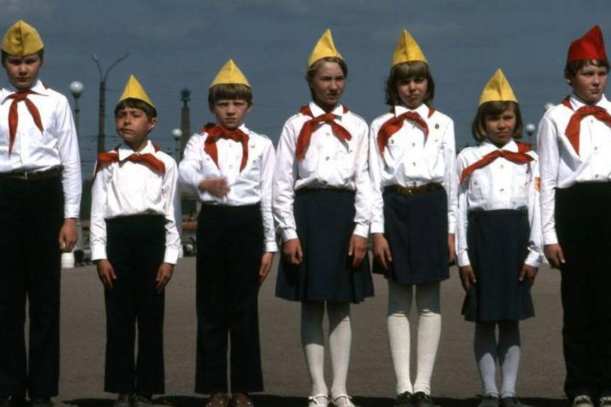 Los niños que pertenecían a Pioneros debían usar pañuelos rojos
