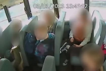 Los niños se golpearon contra las ventanillas y los asientos tras la maniobra intempestiva de un conductor en Colorado, EE.UU.