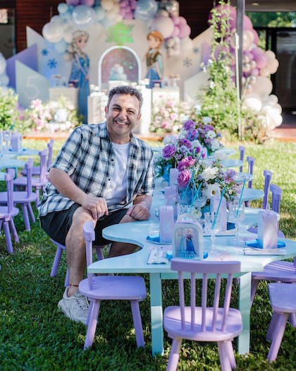 Los niños tenían mesas especiales para ellos con regalos sorpresa (Foto: Instagram @diegotopaok)