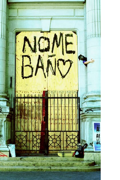El colectivo artístico "No me baño" trasciende las fronteras del país