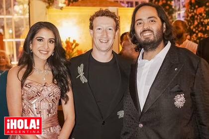Los novios, Anant Ambani (28) y Radhika Merchant (29), con el CEO de Meta, Mark Zuckerberg.