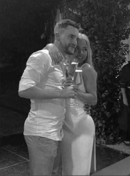 Los novios brindaron por su casamiento