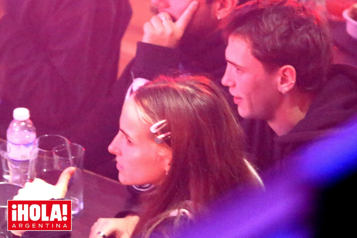 Los novios el viernes por la noche en el espacio Gorriti Art Center, donde vieron la obra dirigida por José María Muscari.