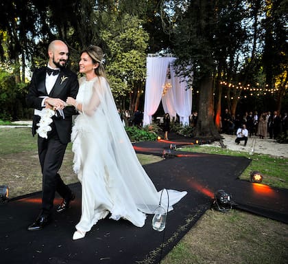 Los novios, tras la emotiva ceremonia