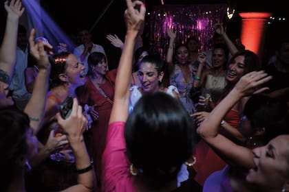 Los novios y sus invitados bailaron hasta la madrugada. Hubo DJ y una banda en vivo.