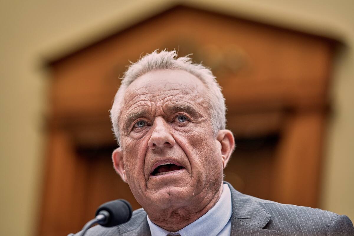 Los nuevos asesores de vacunación de Kennedy se reúnen por primera vez en medio de controversias