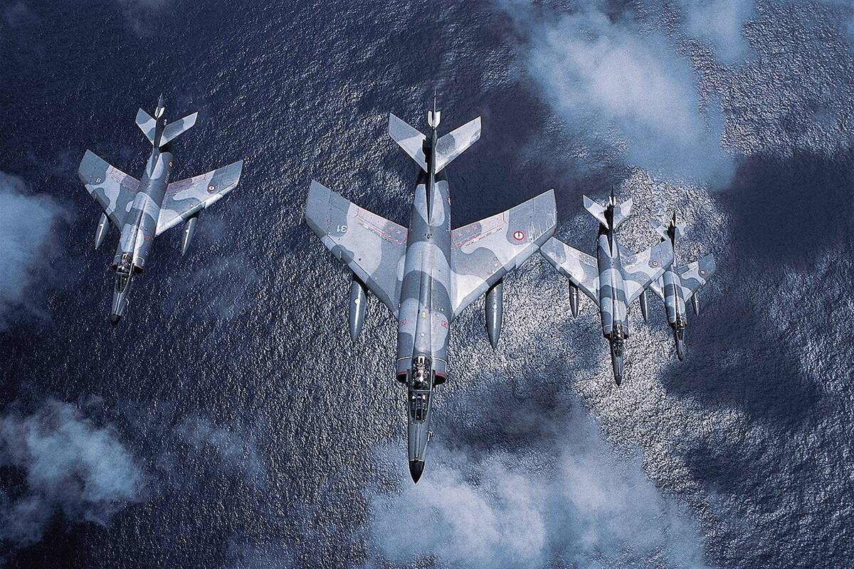 Los nuevos aviones deberían reemplazar a los 14 Super Etendard comprados por el país en 1979, que hoy se encuentran fuera de servicio, por falta de repuestos, de mantenimiento y de entrenamiento de las tripulaciones