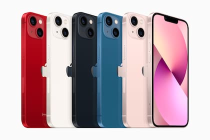 Los nuevos colores del iPhone 13 que Apple presentó hoy; también mostró un modelo mini, dos Pro, dos tabletas y un reloj