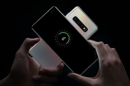 Los nuevos Galaxy S10 pueden cargar otro dispositivo compatible con el estándar de carga por contacto Qi