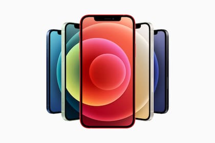 Los nuevos iPhone 12 y iPhone 12 mini estarán disponibles a la venta desde 699 y 799 dólares respectivamente, en ambos casos con una capacidad de almacenamiento de 64 GB