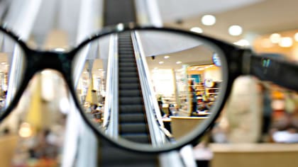 La miopía, la hipermetropía, las cataratas y el glaucoma son algunas de las afecciones más comunes en todas estas personas que podrían gozar de una mejor salud visual
