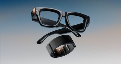 Los nuevos Meta Ray-ban Display son anteojos conectados con una pantalla integrada en el cristal derecho y una muñequera para controlarlos