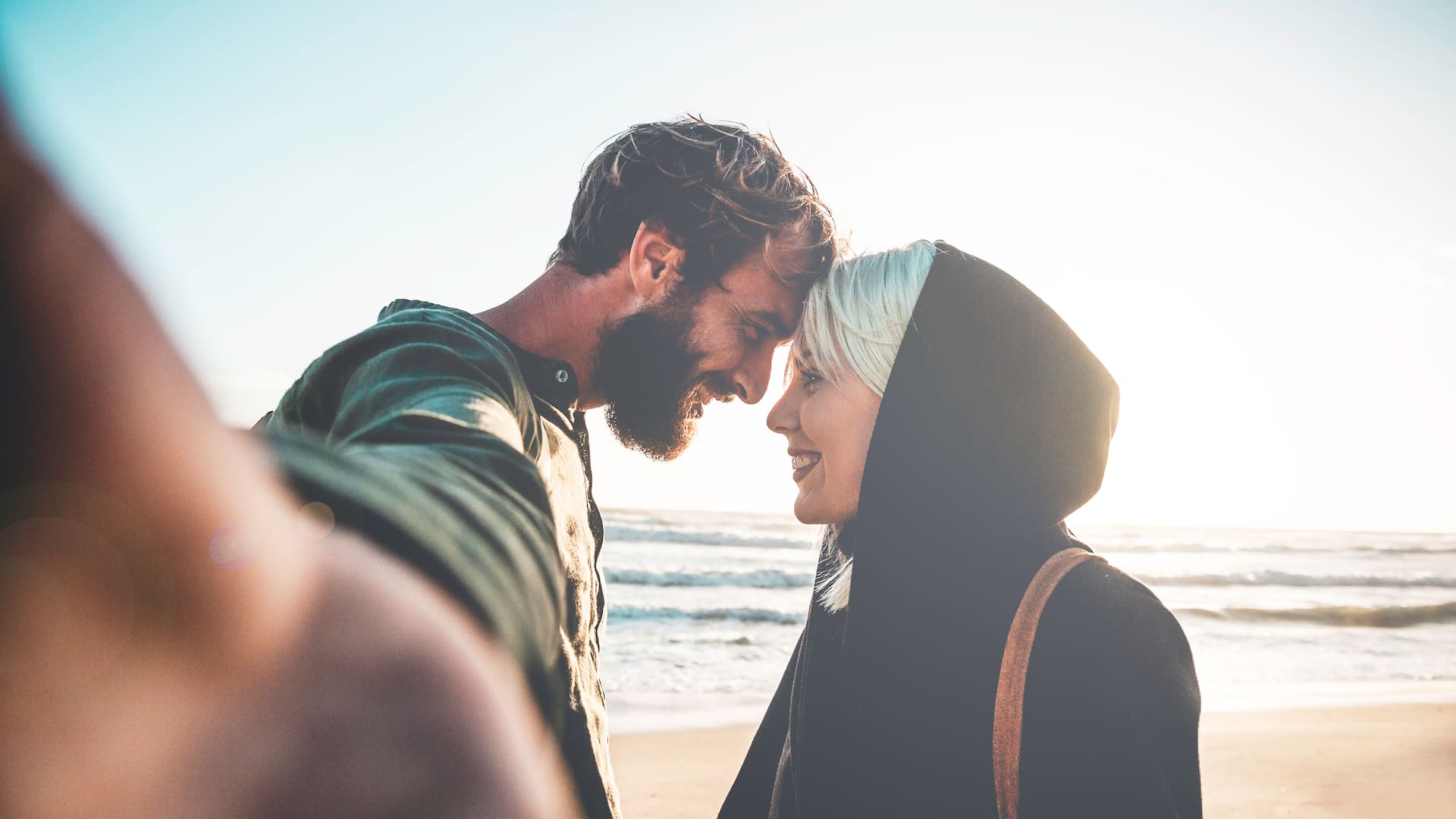 Los nuevos vínculos incluyen relaciones tan disímiles que muchas veces se pierden en un laberinto y alguien termina sufriendo.